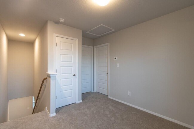 Building Photo - 213 Riverhill Cv