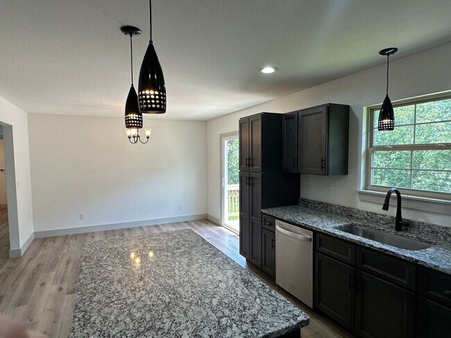 Building Photo - Now Accepting Applications – 4 BED 3 BATH | Summit Pass Subdivision | Waynesville School District
