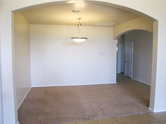 Building Photo - Spacious 3BR/2BA/2.5 CG, 2167 sq.ft. renta...
