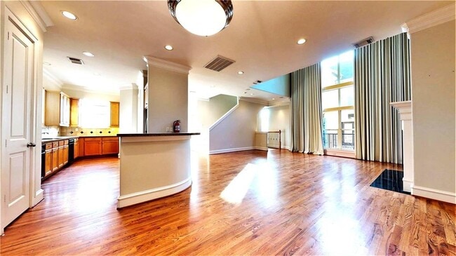Building Photo - 4522 Lillian St