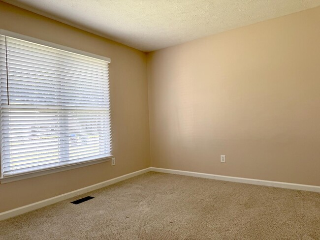 Building Photo - 699 Dowfield Dr