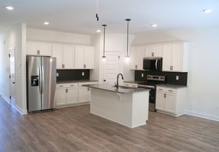 Building Photo - MOVE IN READY -3 Bed, 2.5 Bath 1 car garag...