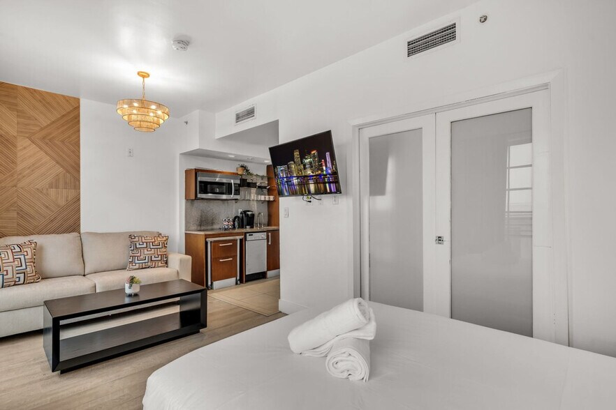 Building Photo - 1036 Ocean Dr