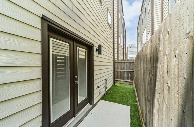 Building Photo - 2120 Cohn St