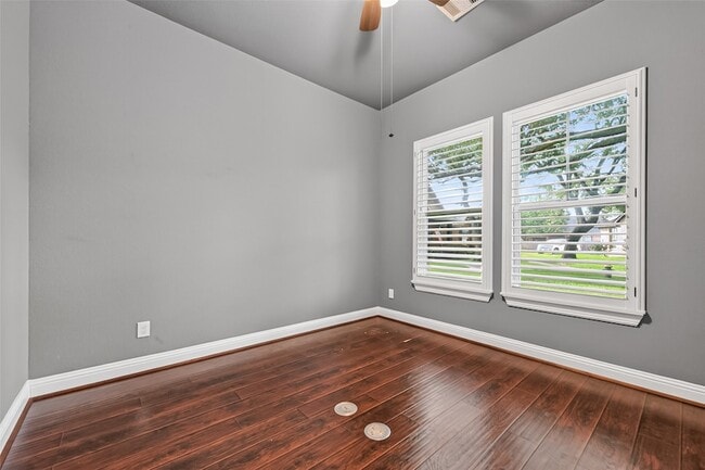 Building Photo - 4727 Lake Village Dr