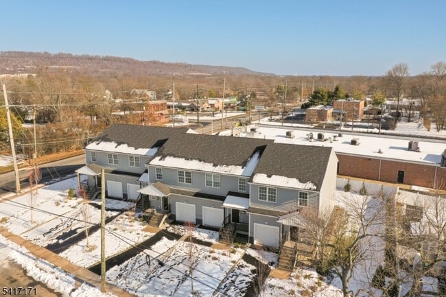 Building Photo - 150 N Auten Ave