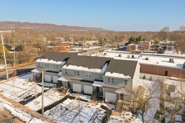 Building Photo - 156 N Auten Ave