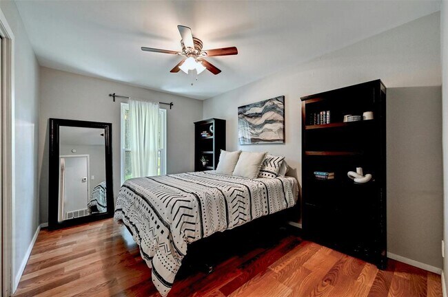 Building Photo - 4613 Cedargrove Dr