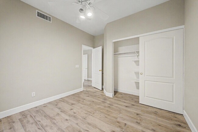 Building Photo - 6772 W Sonnet Dr