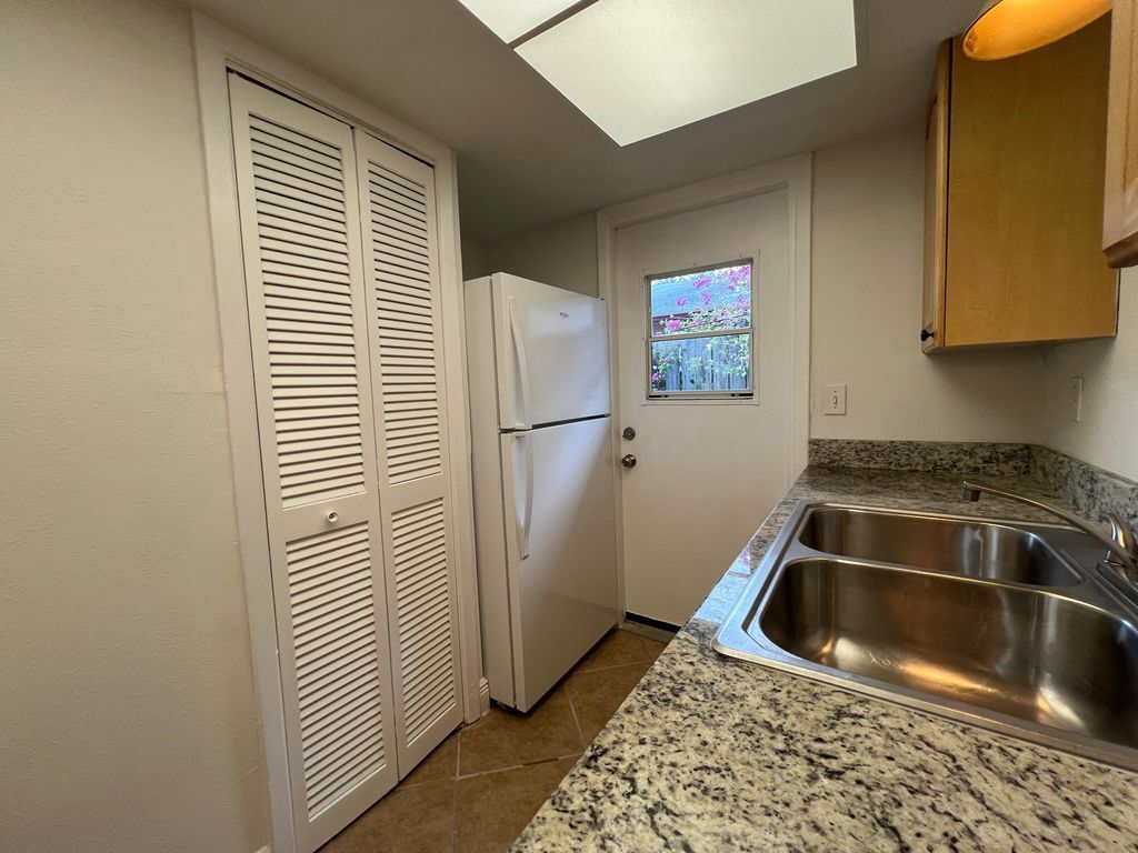 Building Photo - 710 Bayou Ave