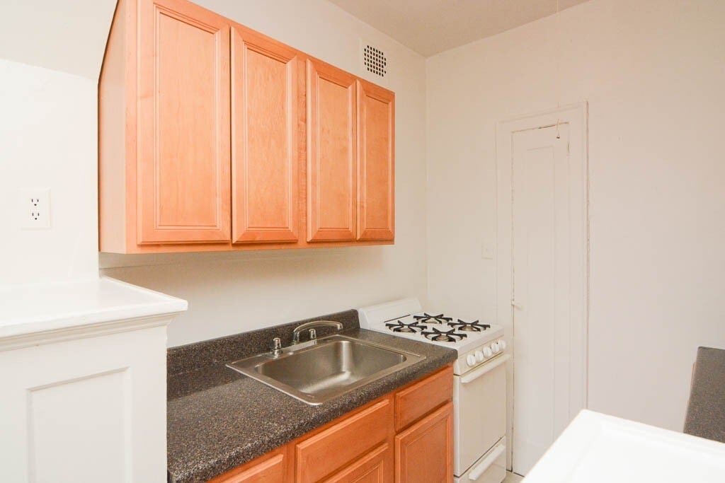 Building Photo - 4842 N Damen Ave