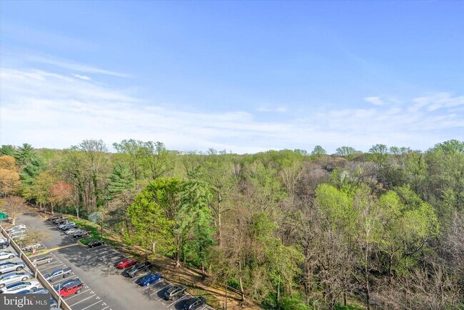 Building Photo - 3800 Powell Ln