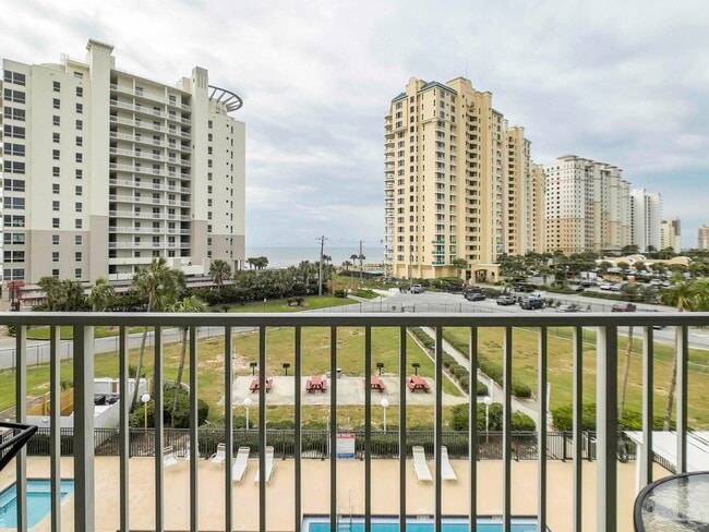 Building Photo - 13500 Sandy Key Dr