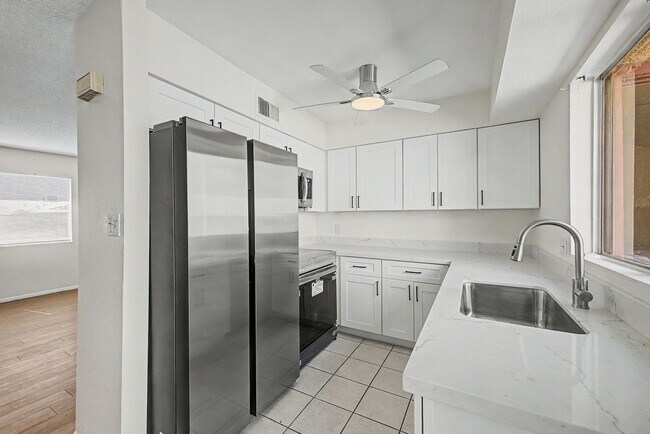 Building Photo - Remodeled 2 bedroom 2 bathroom