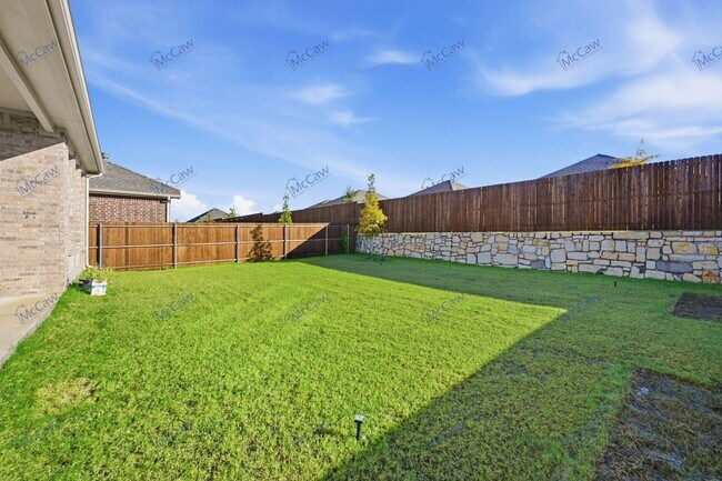 Building Photo - 2121 Esher Dr