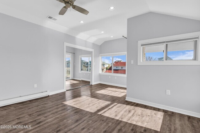 Building Photo - 2 Bedle Pl