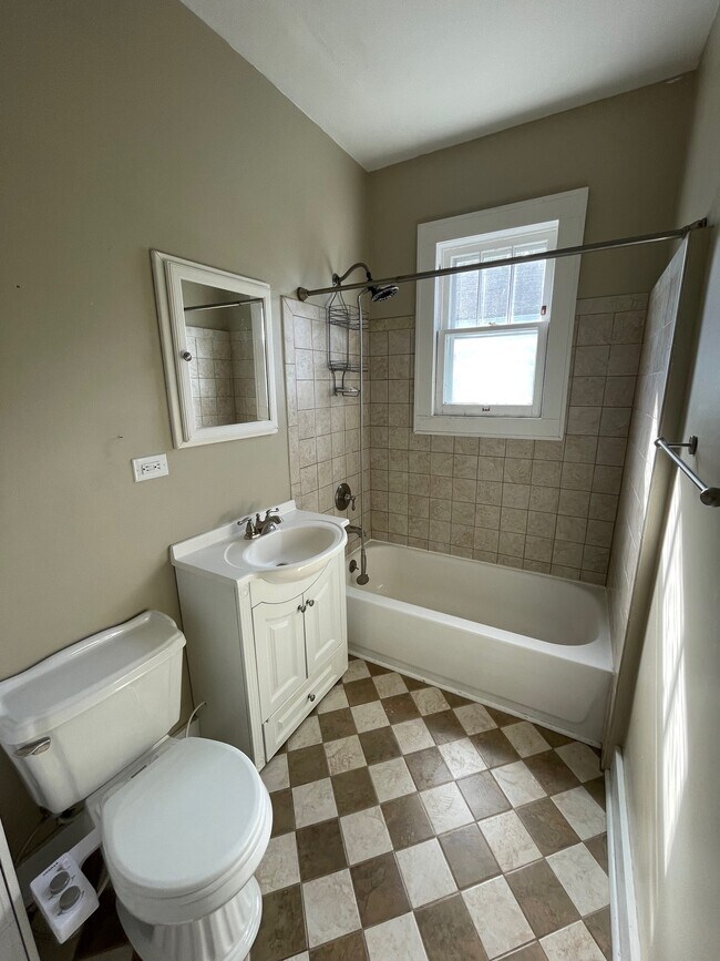 Building Photo - 1947 Emoriland Blvd