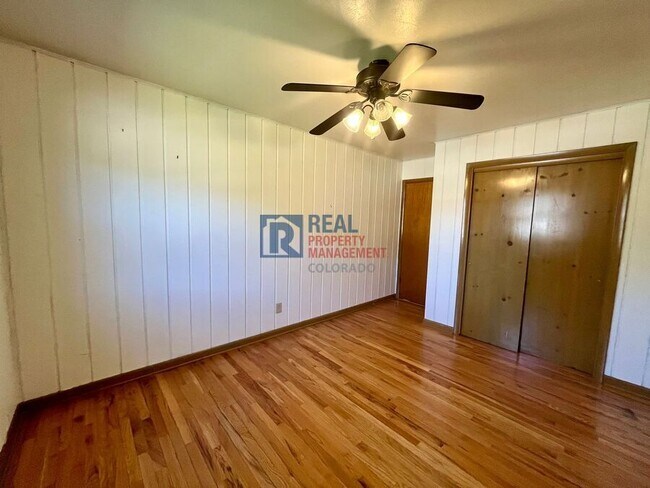 Building Photo - 919 Panorama Dr