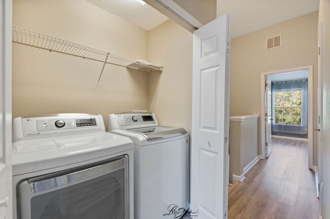 Building Photo - For rent Lake Mary townhouse 2Beth 2.5 bath