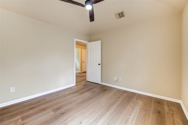 Building Photo - 138 W New Meadows Dr