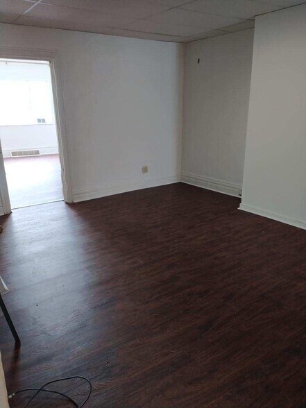 Building Photo - 427 Cedarville St