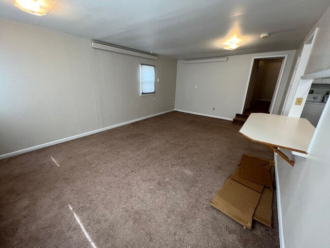 Building Photo - 2-3 Bedroom 1 Bath House with Washer and D...