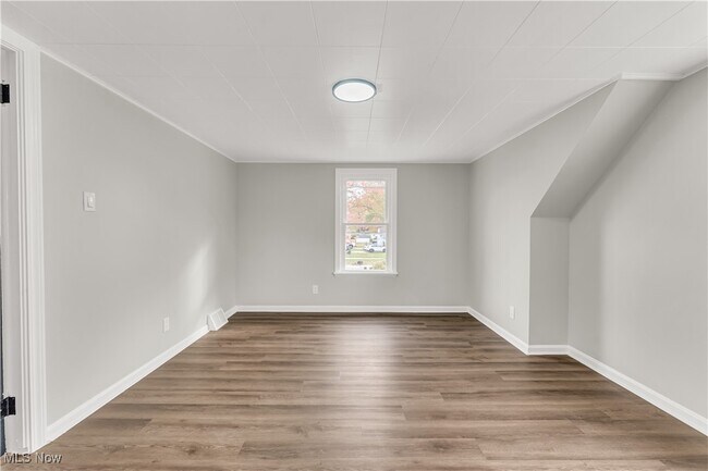 Building Photo - 441 E 250th St