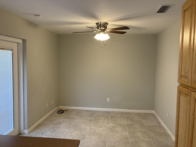 Building Photo - 988 Nicklaus Dr