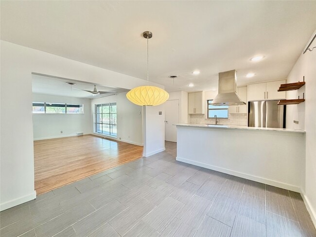 Building Photo - 2223 Forest Oaks Dr