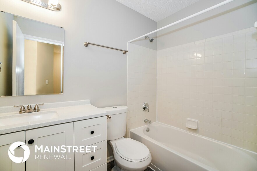 Building Photo - 2027 Winding Hollow Dr