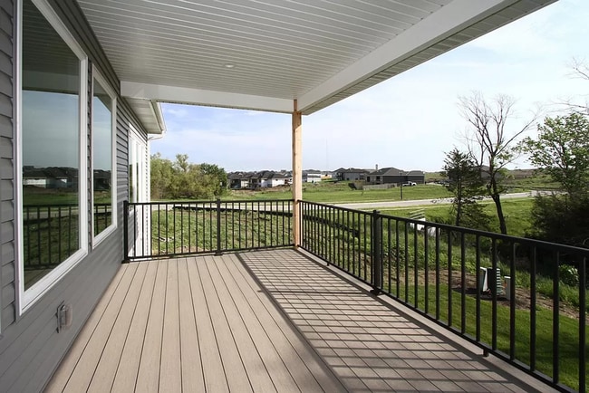 Building Photo - Beautiful 5 Bed/3 Bath House Available February 1st, 2026!