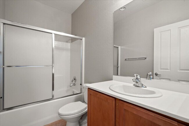 Building Photo - Lovely Home