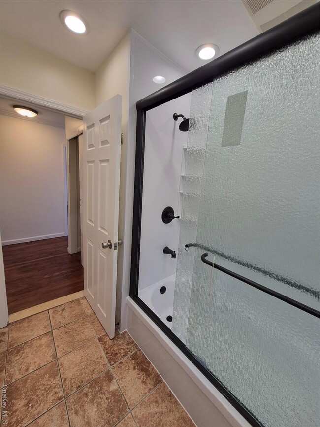 Building Photo - 27 Oakwood Dr