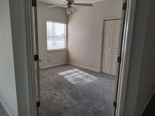 Building Photo - Spacious Home Conveniently Located in a Quiet Neighborhood!