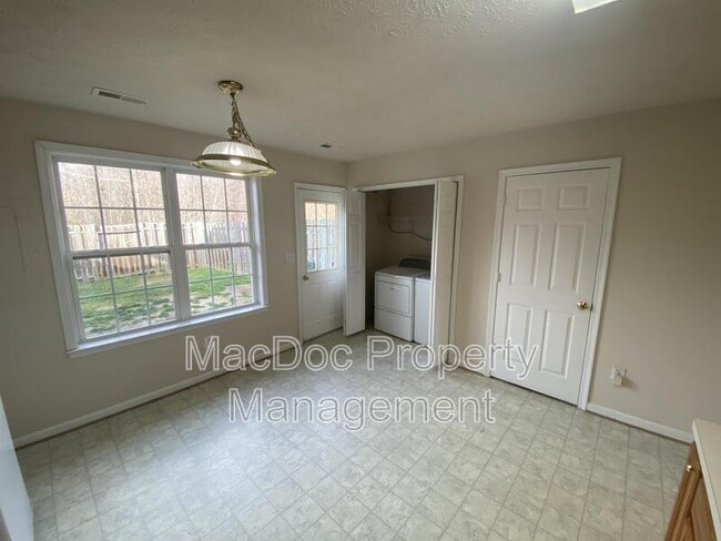 Building Photo - 9605 Coventry Creek Dr