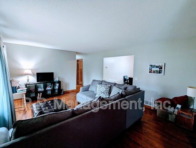 Building Photo - 15 103rd Ave NW