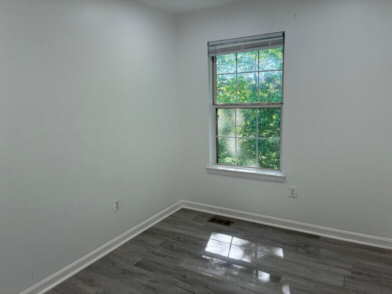 Building Photo - 659 Realm Ct W
