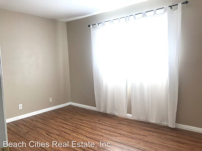 Building Photo - 3 br, 1.5 bath House - 9868 Continental Dr.