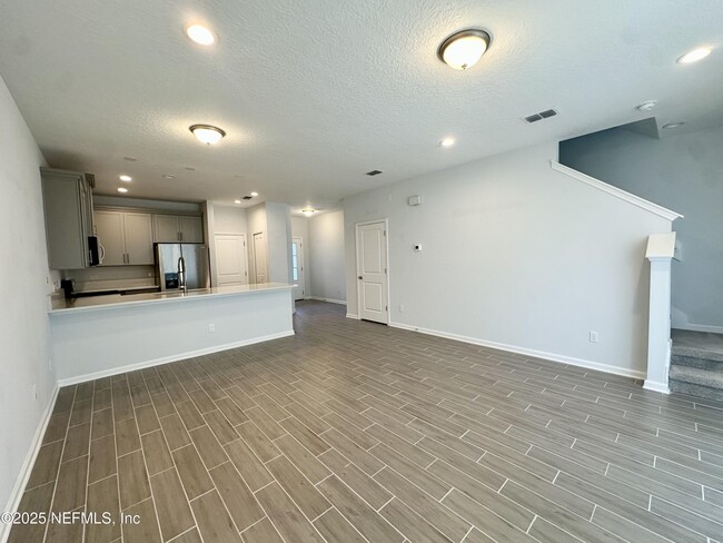 Building Photo - 215 Pine Bluff Dr