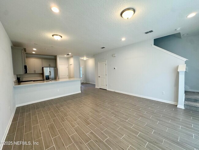 Building Photo - 215 PINE BLUFF Dr