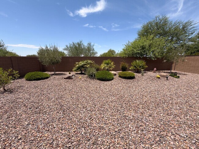 Building Photo - 2 Bed 2 Bath + Den Long-Term Rental in Anthem at Merrill Ranch!