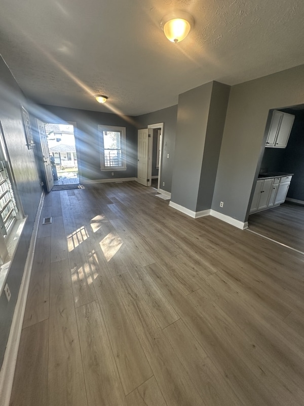 Building Photo - 10404 Grandview Ave