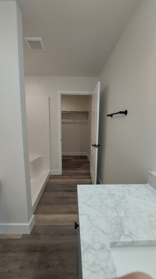 Building Photo - 1721 Talon St