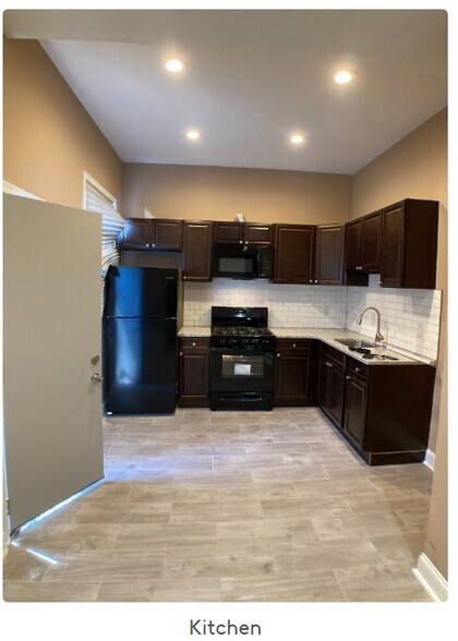 Building Photo - 1950 Clarence St