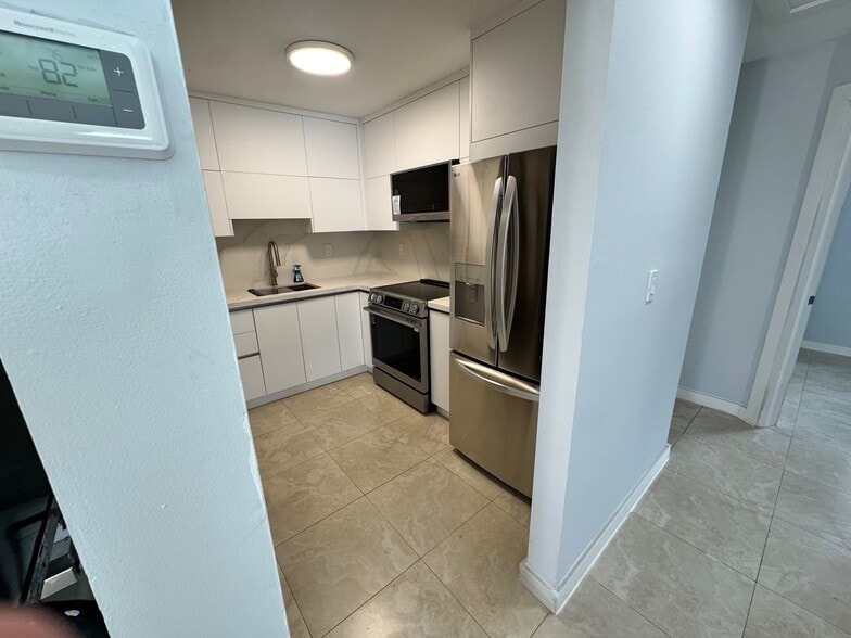 Kitchen - 8434 SW 38th St