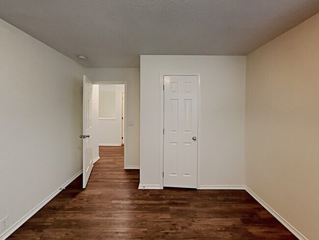 Building Photo - 26139 Flinton Dr