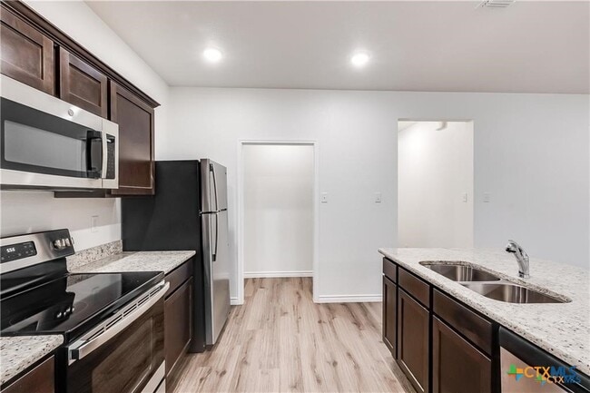 Building Photo - 3505 Abraham Dr