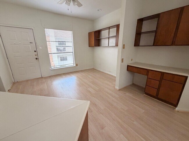 Building Photo - 7901 Cambridge St