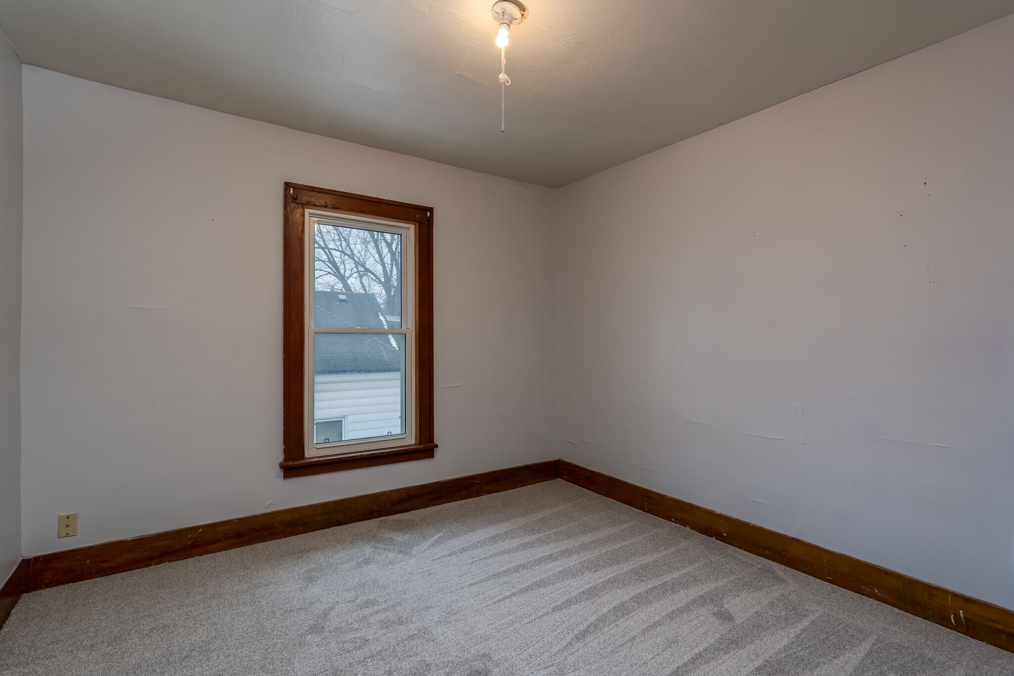 Building Photo - 629 3rd St NE