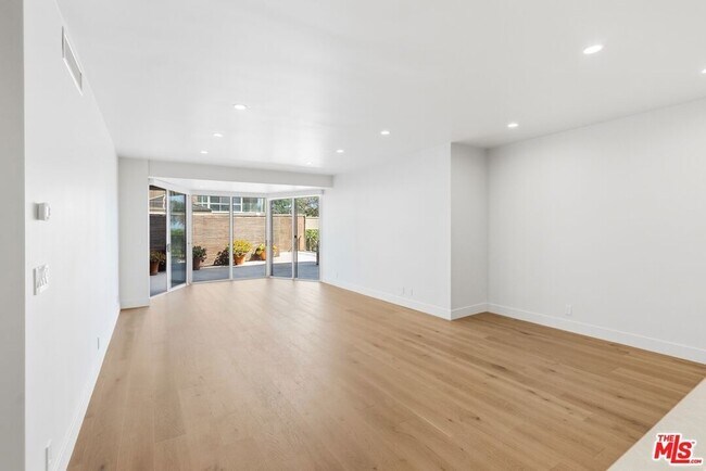 Building Photo - 515 Ocean Ave